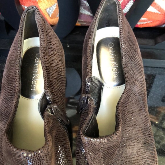 Calvin Klein - Picture 2 of 5